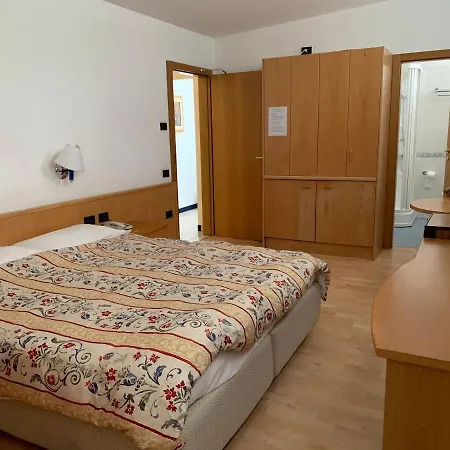 Hotel Garni Enrosadira Vigo di Fassa Exterior foto