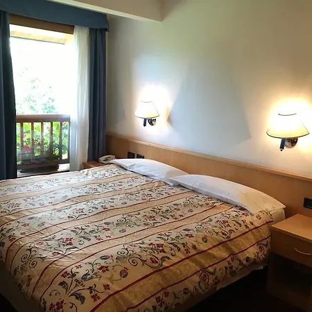 Hotel Garni Enrosadira Vigo di Fassa Exterior foto