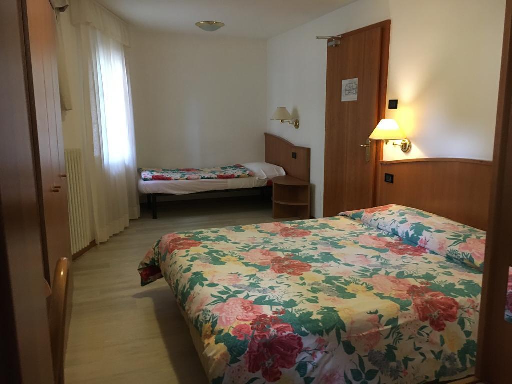 Hotel Garni Enrosadira 3*